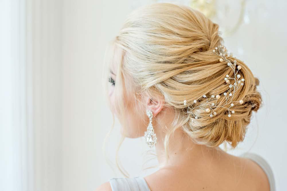 Bruidskapsel met parels