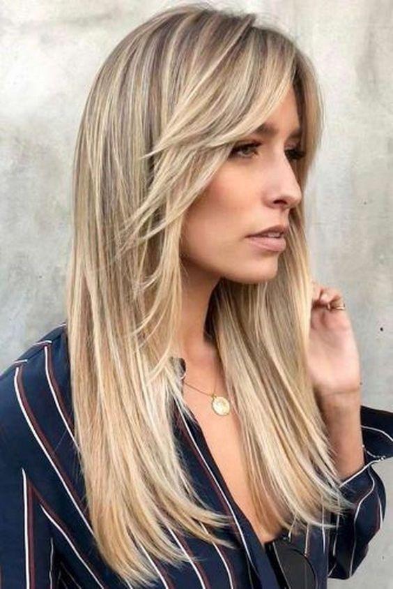 Steil lang haar met curtain bangs