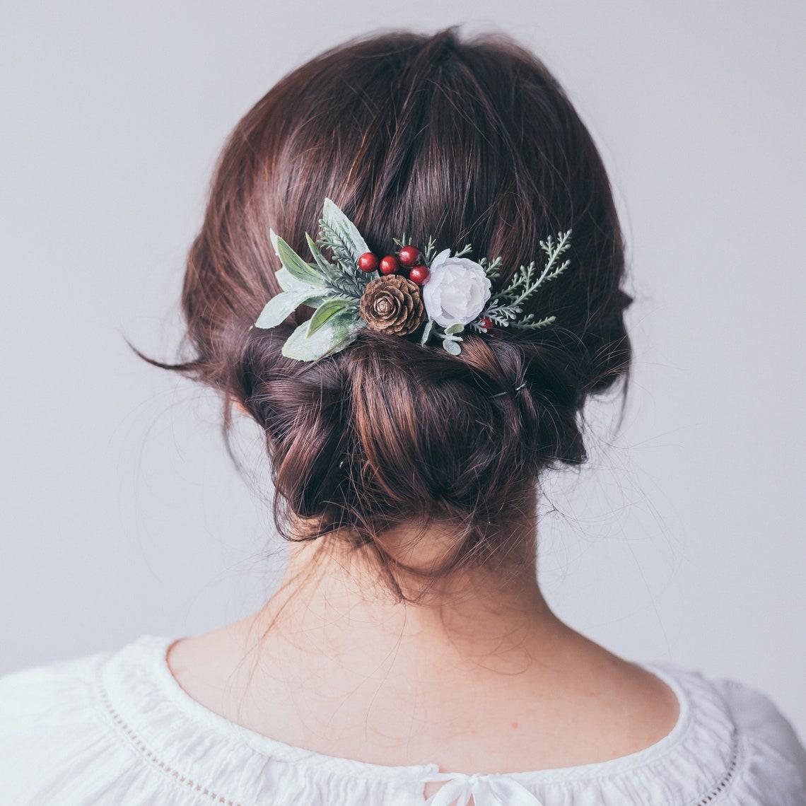 Lage kerstknot met accessoires