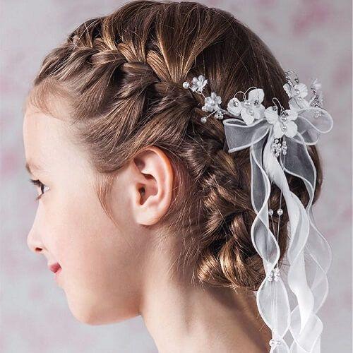 Feestelijk vlechtkapsel accessoires