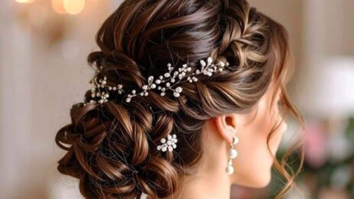 Opgestoken haar met accessoires