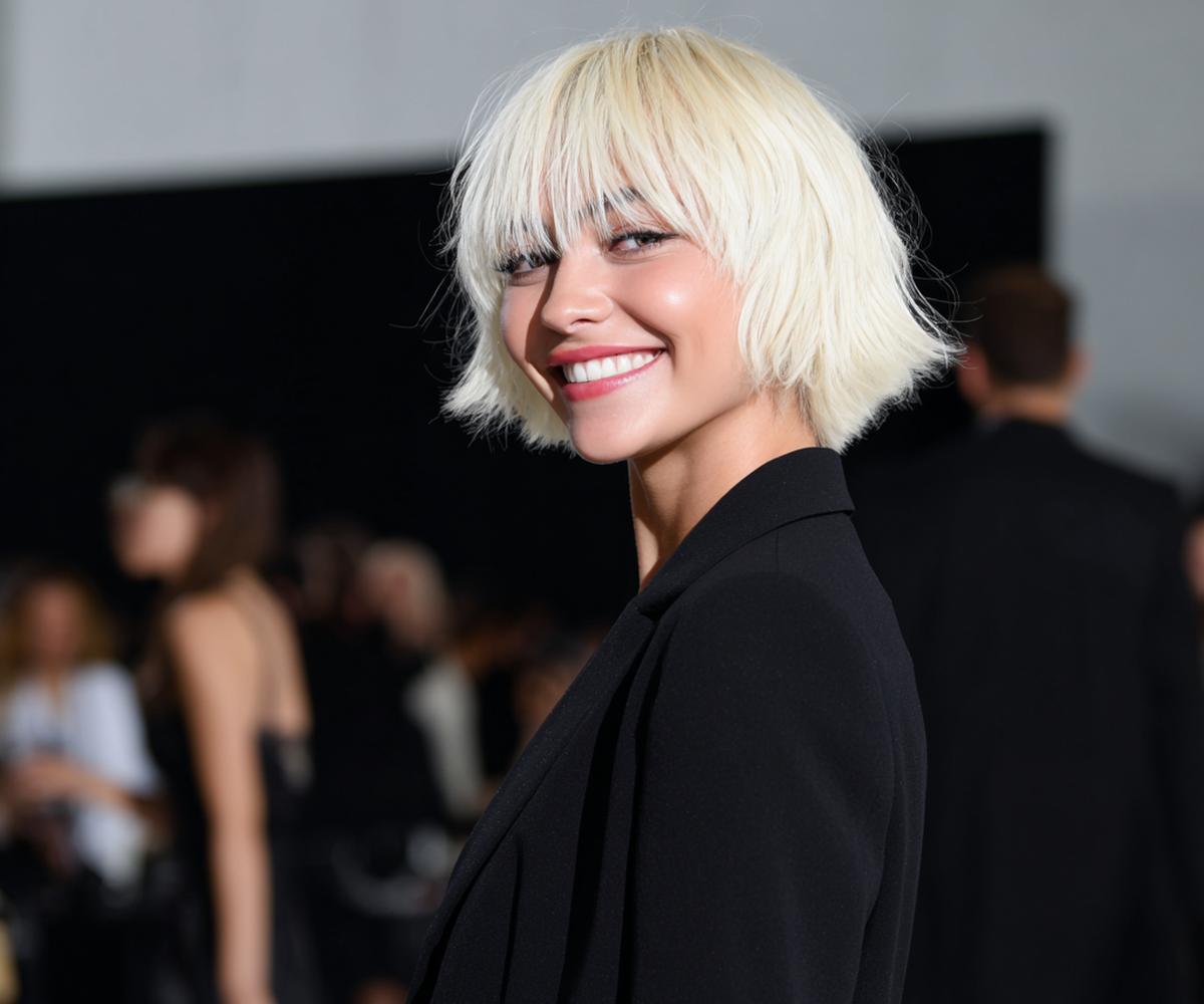 Platina Blonde Gelaagde Bob Met Pony