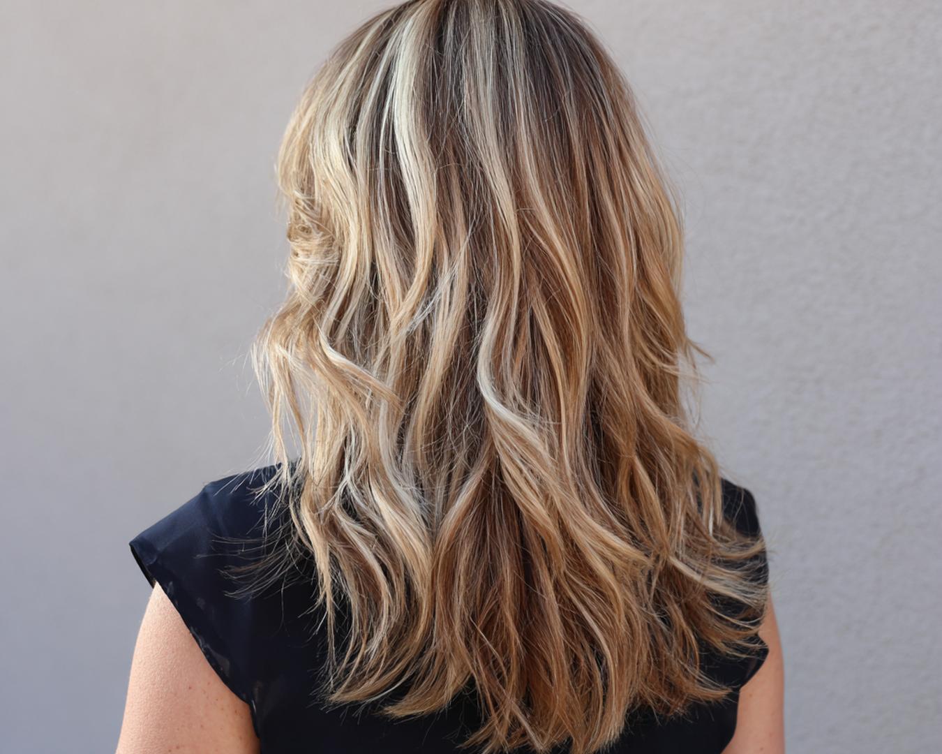 Gelaagde Golven Met Blonde Highlights