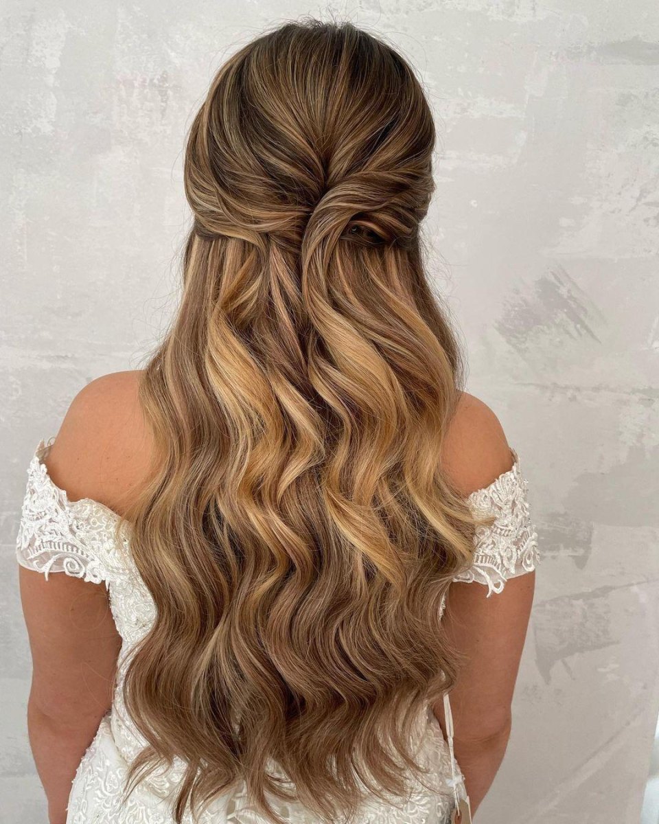 Half opgestoken bruidskapsel lang haar