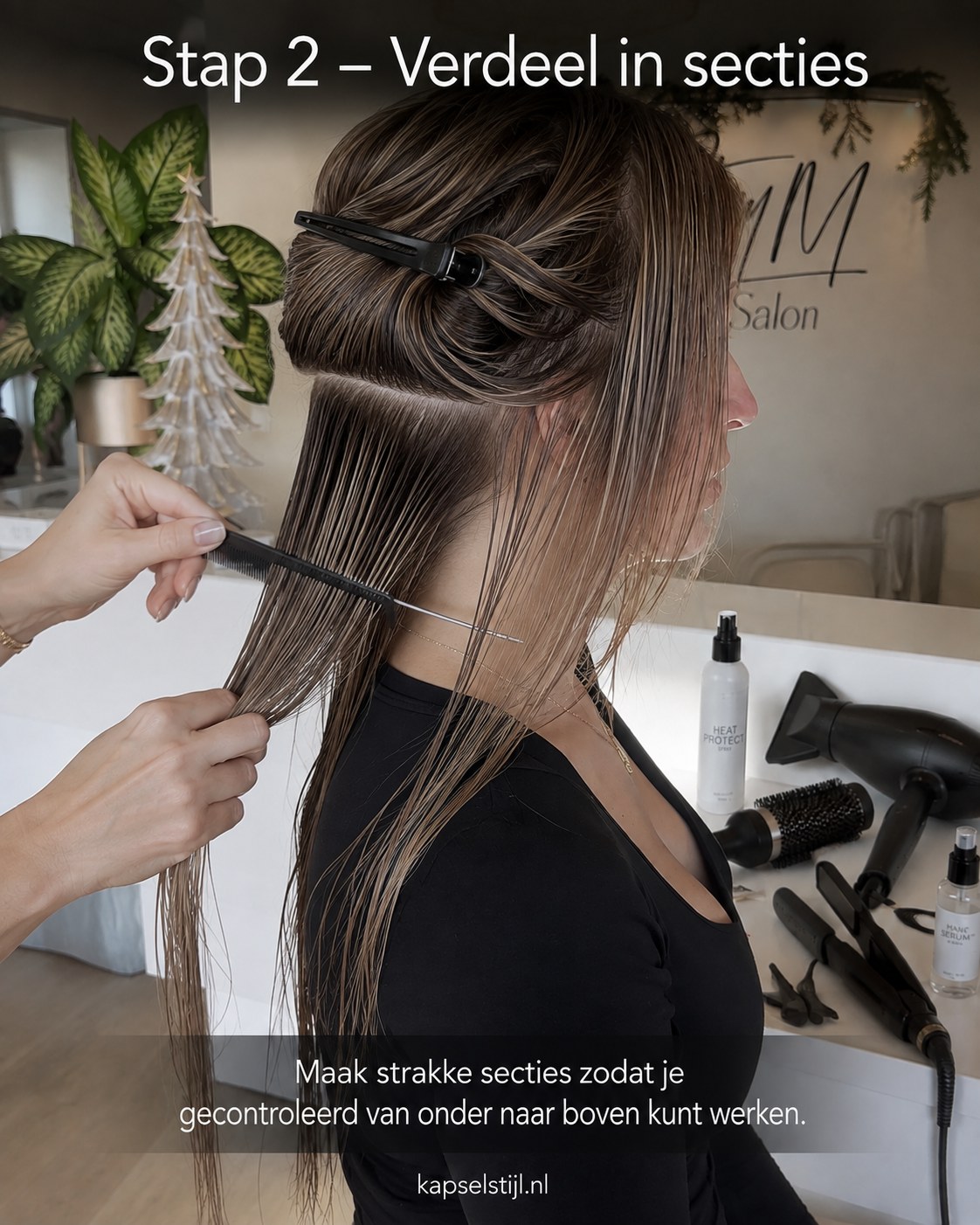 Haar wordt verdeeld in strakke secties als voorbereiding op het föhnen van bruine balayage