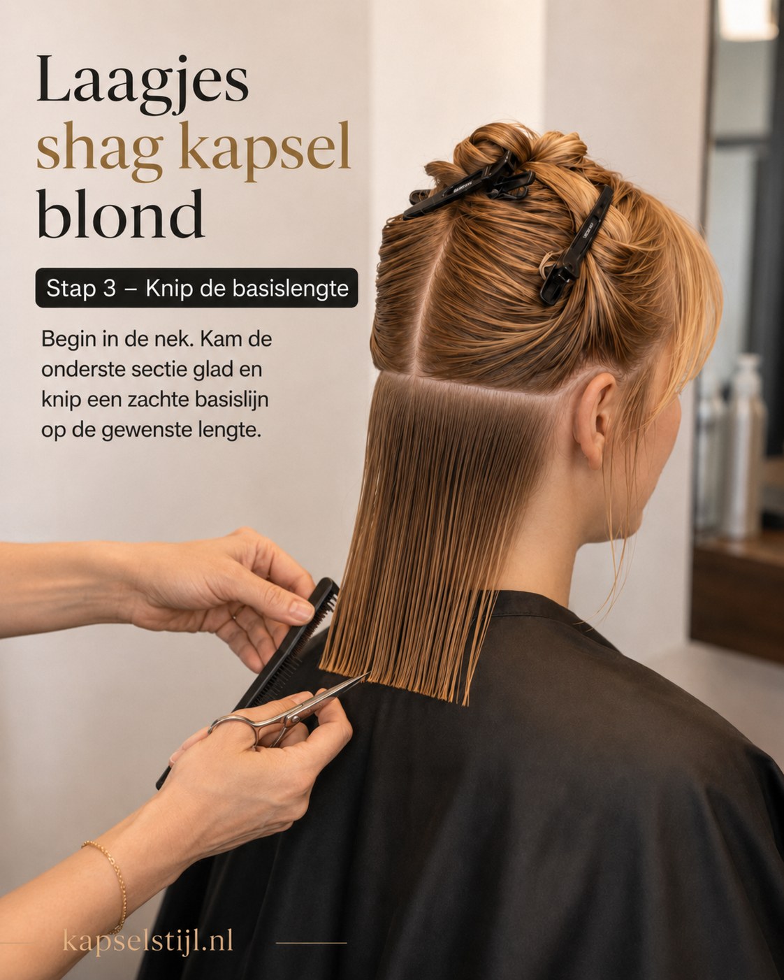 Kapster knipt de zachte basislengte in de nek voor het laagjes shag kapsel blond