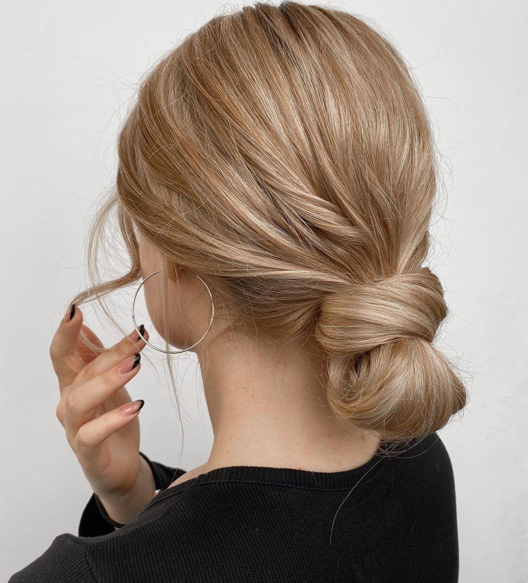 Elegante lage knot lang haar