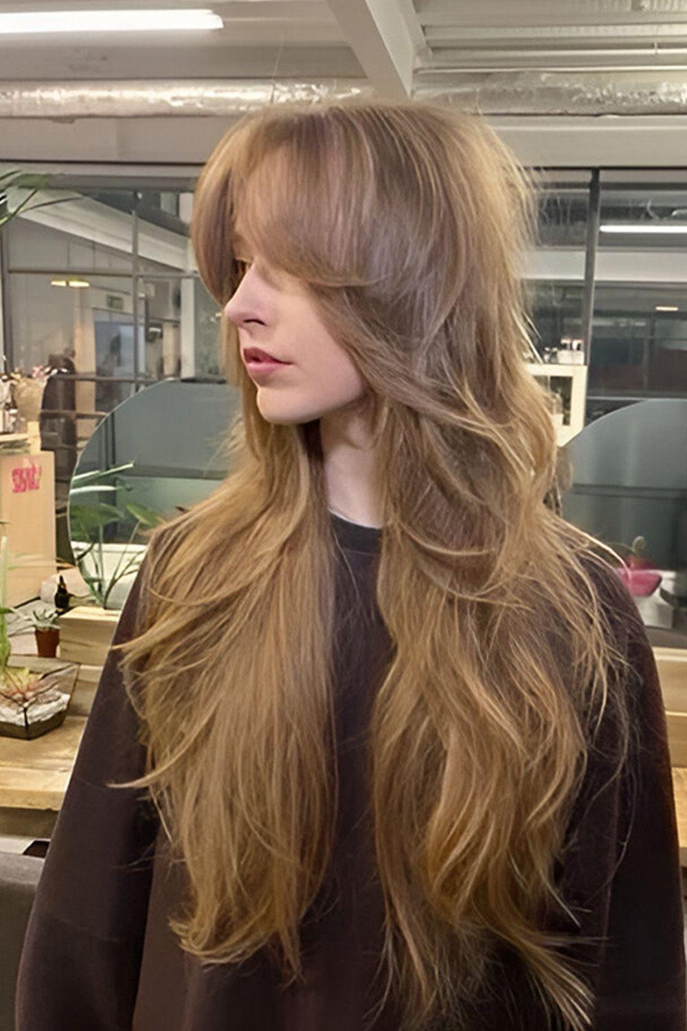 Moderne wolf cut met lange lagen