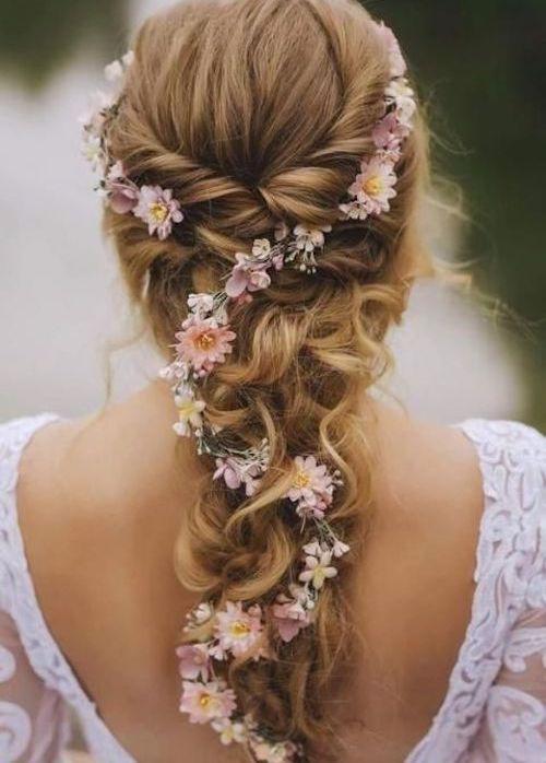 Romantische vlecht met bloemen