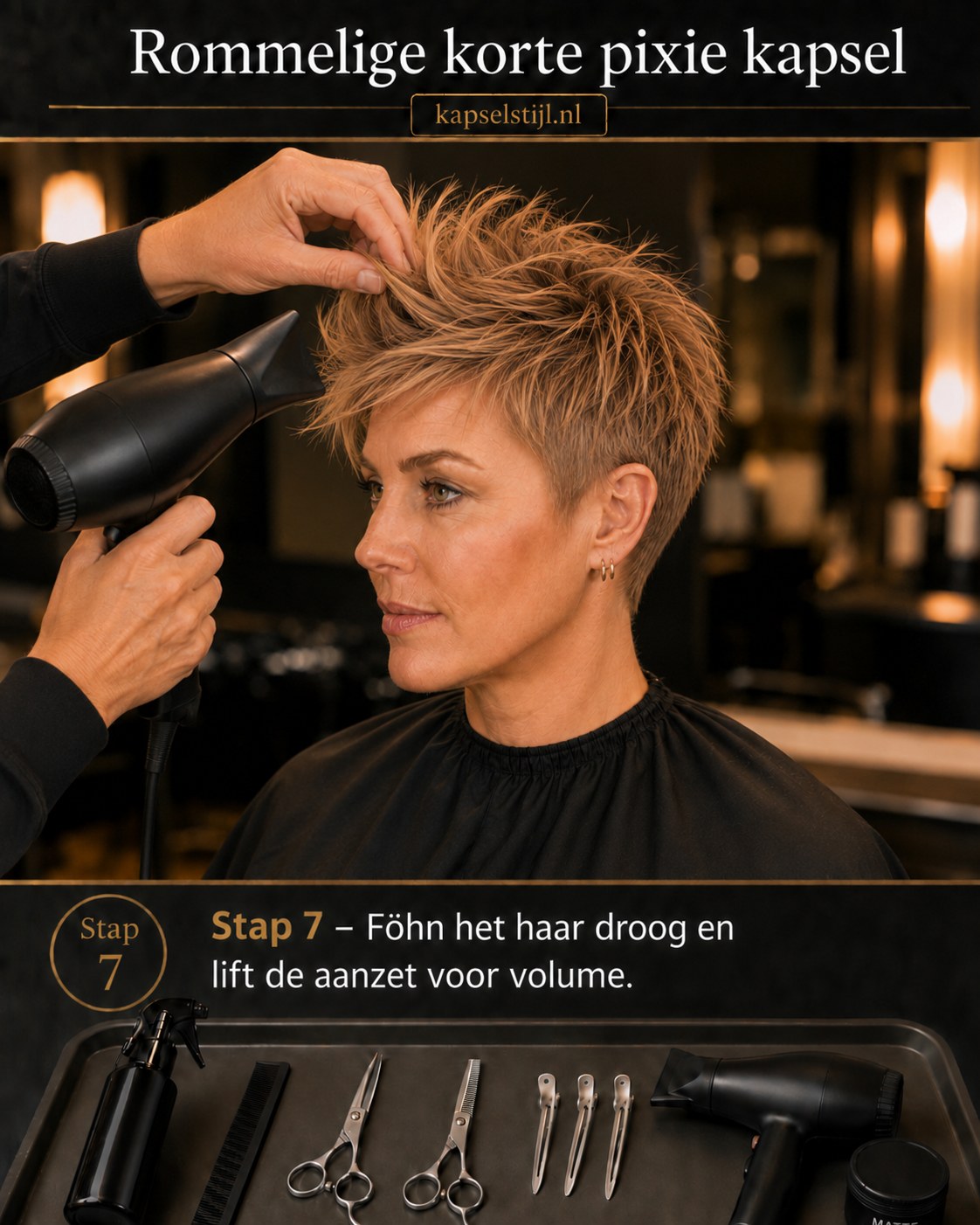 Haar föhnen met liften van de aanzet voor volume in de rommelige korte pixie kapsel