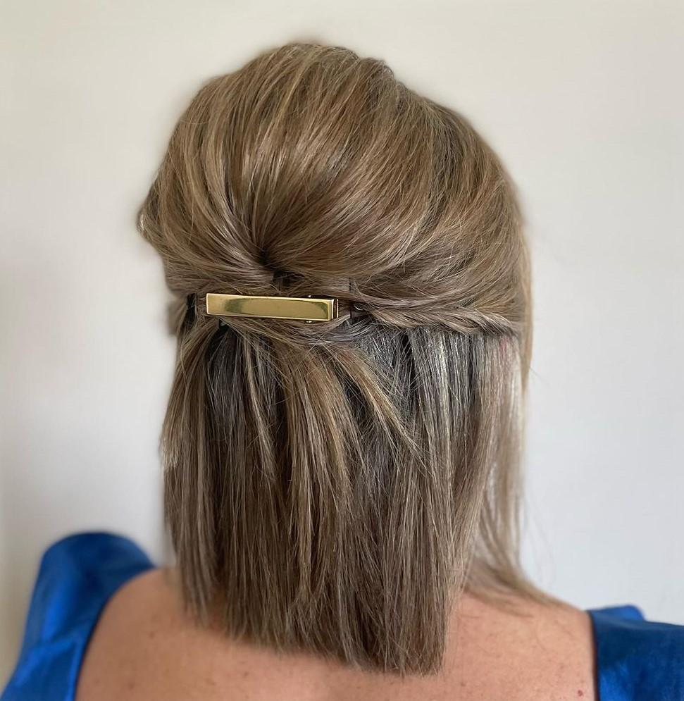 Strakke half up stijl kort haar