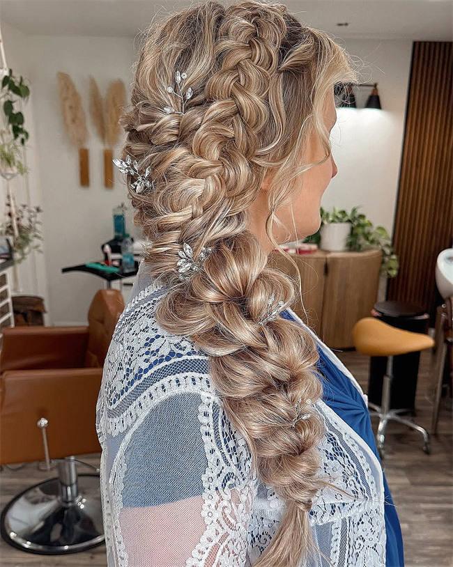 Volumineuze vlecht lang haar