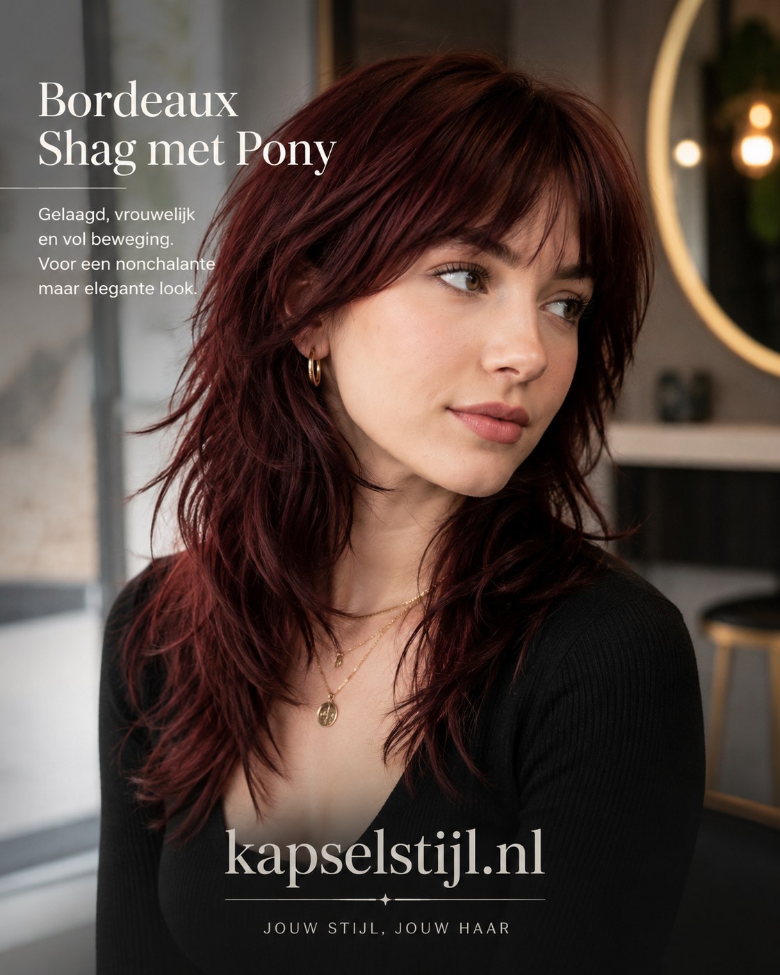 Bordeaux shag met pony, een gelaagde wolf cut kapsel variant vol beweging en kleur